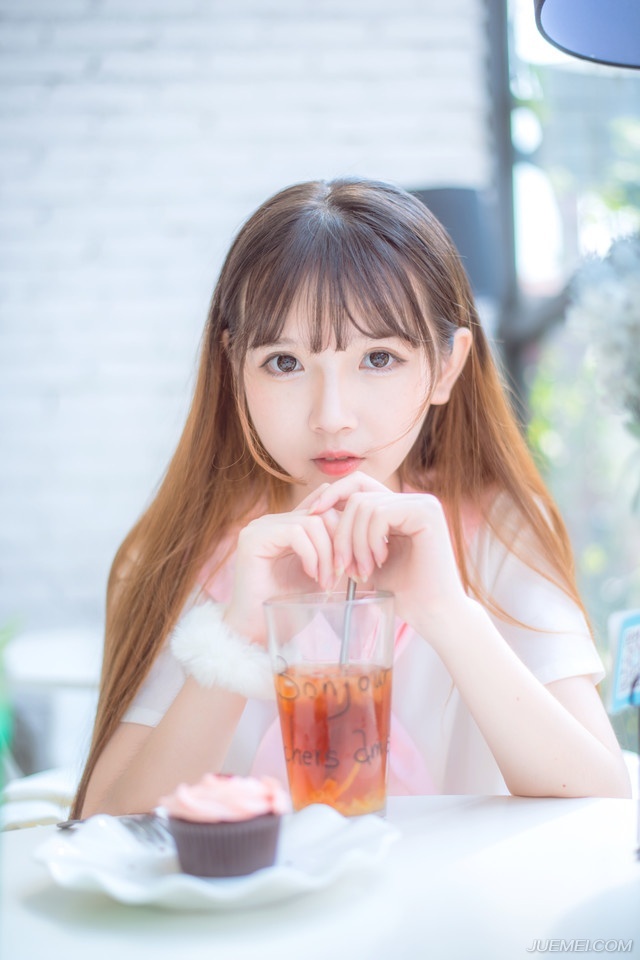 有一天，会有那么一个人走进你的生活，并且让你明白为什么你和其他人都没有结果。